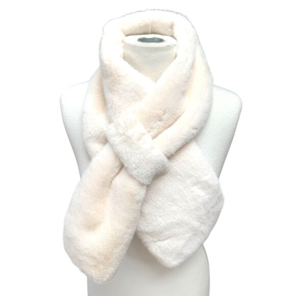 LOVE & LORE Winter White Faux Fur Scarf - Picture 2 of 4